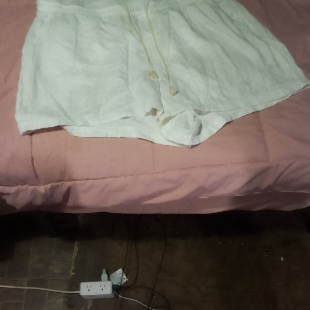 Old Navy Cream Drawstring Shorts - Picture 5 of 8